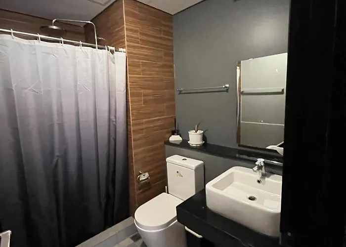 Bay Sunset With Free Pool And Sauna Near Picc, Moa, Airport & Us Embassy - Pet Friendly Apartment *