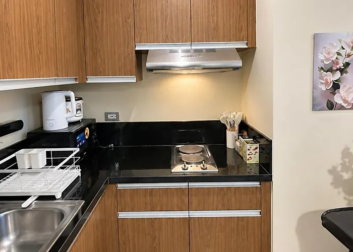 Bay Sunset With Free Pool And Sauna Near Picc, Moa, Airport & Us Embassy - Pet Friendly Apartment *